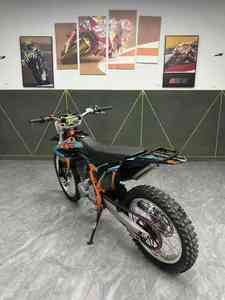 Una Motocicleta Atractiva Que Puede Transportar Mercancías y Tiene una Gran Capacidad de Carga - Product Image 5