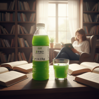 Versgeperst groene druivensap, zoet en verfrissend in een cake shop, koffieshop, drankenwinkel, groene druivensap puree.