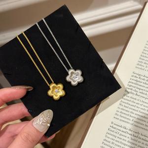 Exquisito Collar con Colgante de Rosa Romántica, Plata Pura S925, Cadena de Clavícula de Doble Cara con Acabado Cepillado, Pequeño Estilo Sugar Niche para Mujer Wenchi - Product Image 1