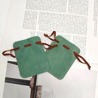 Pochette en velours double face multicolore avec cordon de serrage, personnalisable avec logo OEM, épaisse, pour le rangement de bijoux et l'emballage de bagues