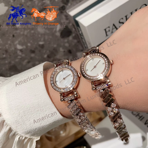 Reloj de Lujo para Mujer Marca H, Set de Cinco Pulseras, Reloj de Cuarzo Moderno, Elegante Accesorio con Cristales de Estrás - Product Image 1