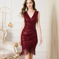 Robe de soirée cocktail sexy pour femme, col en V profond, sans manches, couleur bordeaux, à sequins, franges et pompons, ourlet asymétrique, taille froncée, style fourreau, style Charleston