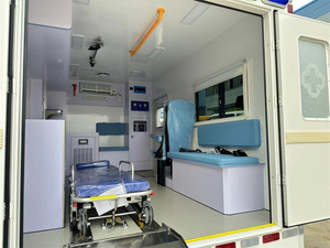 I-VECO 4x2 4X4 Manuelle Neuve Diesel Ambulance Médicale Hospitalière avec Surveillance à Vendre - Product Image 6