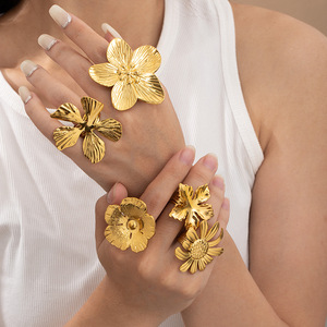 Bagues ouvertes G Chunky à sertissage floral, plaquées or 18 carats, tendance, de luxe, pour mariage, pour femmes, vente en gros - Product Image 1