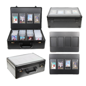 Estuche <span class=keywords><strong>de</strong></span> aluminio personalizado para tarjetas <span class=keywords><strong>Caja</strong></span> <span class=keywords><strong>de</strong></span> almacenamiento <span class=keywords><strong>de</strong></span> fibra <span class=keywords><strong>de</strong></span> carbono <span class=keywords><strong>Caja</strong></span> <span class=keywords><strong>de</strong></span> colección <span class=keywords><strong>de</strong></span> tarjetas deportivas para PSA y <span class=keywords><strong>BGS</strong></span> con asa y cerradura <span class=keywords><strong>de</strong></span> combinación - Product Image 1