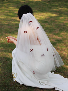 QUEENS GOWN Beau voile de mariée court avec petit nœud rouge Nouveau style de robe de mariée voile avec peigne - Product Image 6