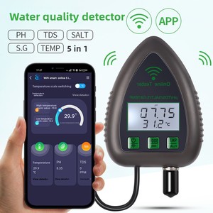 Détecteur de qualité de l'eau portable cinq-en-un avec connectivité Wi-Fi pour la mesure du pH, de l'EC, du S.G. et de la salinité - Product Image 3