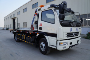 Camion de remorquage à plateau plat Dongfeng 3T avec plancher complet pour le sauvetage de voitures de luxe - Product Image 5