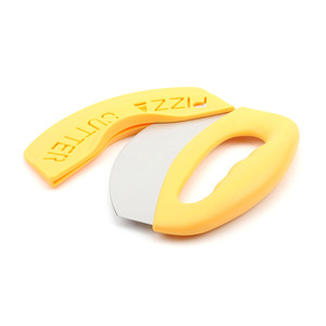 Cortador de Pizza de Acero Inoxidable 15.5x13x2.3cm con Funda Protectora, Diseño Curvo, Amarillo Limón - Product Image 5