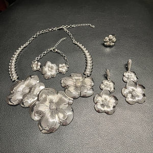 Silver-Tone Textured Flower Jewelry <strong>Chunky</strong> Chain Necklace Bracelet Earrings Ring Statement Jewelry for African Fashion &amp; Events - Product Image 4