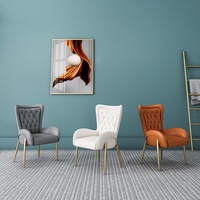 Chaise décorative moderne ; un fauteuil rembourré avec pieds en métal doré ; une chaise de loisirs monoplace pour le salon