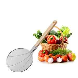 Passoire en acier inoxydable Chef's Blessing avec manche en bois, grande passoire de cuisine pour pâtes, frites, boulettes - Product Image 3