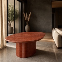 Table à manger ovale en travertin rouge avec piétement cannelé, meuble en pierre naturelle