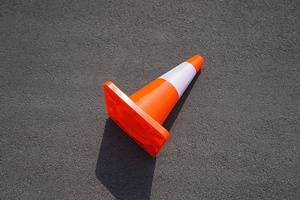 450mm Nouveaux cônes de signalisation colorés en caoutchouc amovibles à haute réflexion - Product Image 6