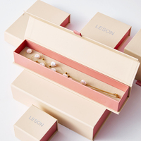 Boîte à couleurs de logo personnalisé en carton d'emballage de chaîne de collier Boîte à bijoux unique de luxe personnalisée