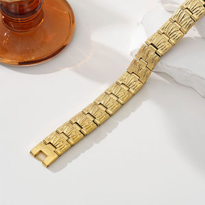 กำไลข้อมือแฟชั่นสแตนเลสสตีลกันน้ำ ป้องกันการหมอง พร้อมชุบทอง 14K 18K ลายทองคำแท่ง แบบแม่เหล็ก สำหรับผู้หญิง - Product Image 2