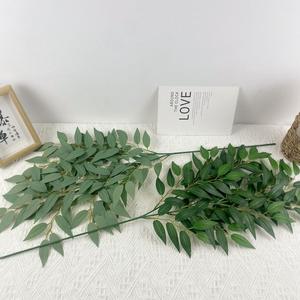 Vente en gros guirlande de verdure artificielle tiges de ruscus italiennes luxuriantes feuilles de saule pour bricolage Bouquets de mariage - Product Image 2