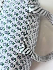 Bolsa de Lona Acolchada de Algodón Hecha a Mano, Interior Espacioso y Ligero con Estampado de Bloques Tradicional, Diseño Duradero - Product Image 4