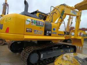 รถขุดตีนตะขาบ KOMATSU PC210 สภาพดีเยี่ยม เหมาะสำหรับงานก่อสร้างถนนในชนบท ใช้เครื่องยนต์ดีเซลสำหรับรถขุด - Product Image 2