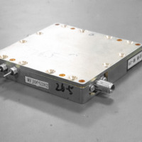 Module amplificateur de puissance RF à semi-conducteurs EMC large bande 150W 500-1000 MHz, fréquence personnalisable, connecteur pour équipement de communication