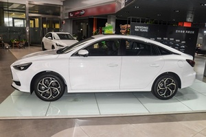 2026 Gran Oferta China Sedán MG MG5 Spoiler 4 Puertas 5 Plazas Coche Compacto Barato Gasolina/Petrolio Conducción Izquierda - Product Image 5