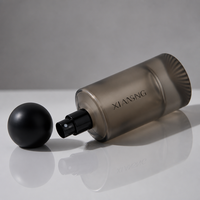Flacon de parfum en verre gris fumé de 50 ml avec bouchon à bille noir, logo personnalisé, conteneur de parfum vide pour emballage de marque privée 50 ml