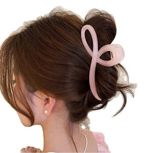 กิ๊บติดผมพลาสติกแบบเจลลี่สำหรับผู้หญิง กิ๊บหนีบผมรูปทรงฉลามโปร่งแสงแบบไม่สมมาตร กิ๊บหนีบผมสีพื้นกันลื่น เครื่องประดับผม - Product Image 1