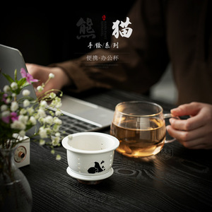 Tasse en verre avec filtre à thé Panda, peinte à la main, pour le bureau et le thé de l'après-midi - Product Image 2