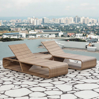 Chaise longue de luxe en rotin PE de qualité supérieure avec aspect bois naturel pour la relaxation en plein air Pation Garden Hotel