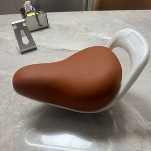 Sillín de <span class=keywords><strong>Bicicleta</strong></span> Ventilado HWTT con Diseño Simple para Recorridos Largos, para Hombres y Mujeres - Product Image 4