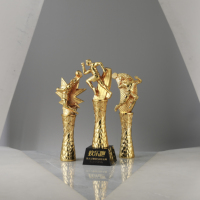 Plaque de trophée de compétition sportive en résine créative personnalisée pour Football Basketball Volleyball Badminton Grands cadeaux Souvenirs