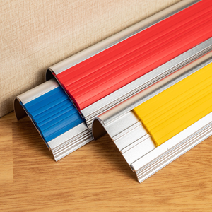 Profilé d'<span class=keywords><strong>escalier</strong></span> en aluminium à haute friction, à arc plat, pour une performance de sécurité standard, idéal pour les escaliers publics et la <span class=keywords><strong>protection</strong></span> antidérapante. - Product Image 5