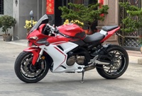 Moto sportive QJMOTOR Race 600 600cc à refroidissement liquide 4 cylindres, idéale pour la conduite à grande vitesse et les passionnés de piste