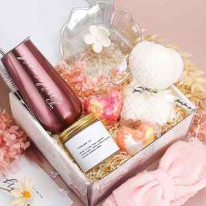 ชุดของขวัญงานแต่งงานใหม่ล่าสุดปี 2023 พร้อมแก้วไวน์สำหรับเพื่อนเจ้าสาวและเทียนหอมสำหรับวันแต่งงาน งานหมั้น และของขวัญสำหรับงานเลี้ยงเจ้าสาว - Product Image 1