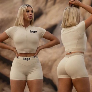 Ensemble de yoga 2 pièces pour femme, haut court zippé respirant et short taille haute en tissu ultra doux, grandes tailles, personnalisable OEM - Product Image 1