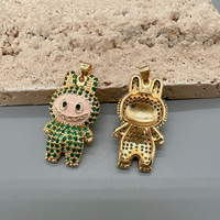 Vente en gros de pendentifs et breloques personnalisés Labubu en forme de personnage de dessin animé, plaqués or 18 carats, avec zircon et cristal, tendance, pour la fabrication de bijoux de mariage