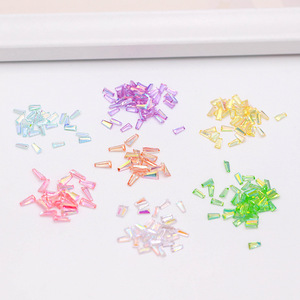 Strass pour ongles en résine AB 2x3x6mm, forme trapèze irisée, dos plat, décorations pour nail art - Product Image 1