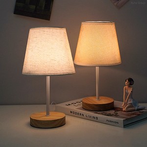 Lámpara de Escritorio LED de Madera Maciza de Estilo Europeo, Diseño Moderno para Uso en Hoteles, Lámpara de Noche Eléctrica con Protección Ocular - Product Image 1