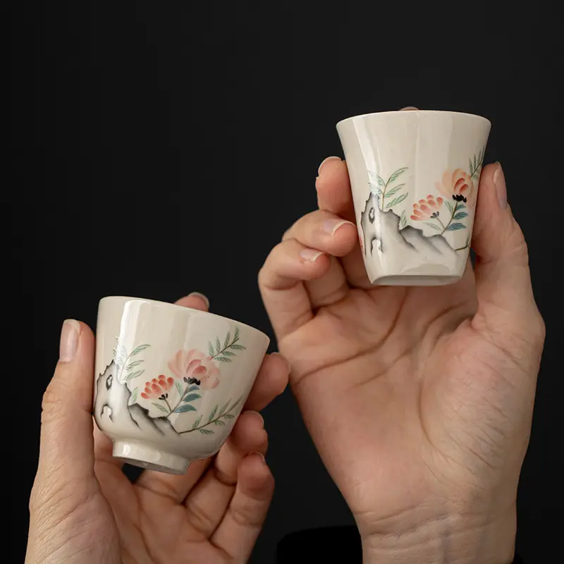 Taza de té China dibujada a mano 50ml Tazas de té de cerámica china Kung Fu