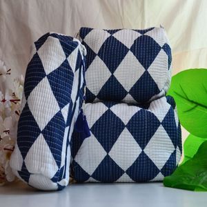 Ensemble de 3 trousses de toilette et de maquillage multifonctionnelles pliables en coton 100% matelassé BLOCKPRINT ART, écologiques et durables - Product Image 1