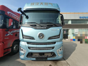รถบรรทุกหัวลาก Shacman CNG LNG แบบ 6x4 เกียร์อัตโนมัติ ห้องโดยสารหลังคาสูง สำหรับขนส่งสินค้าทางไกลและขนส่งตู้คอนเทนเนอร์ - Product Image 4