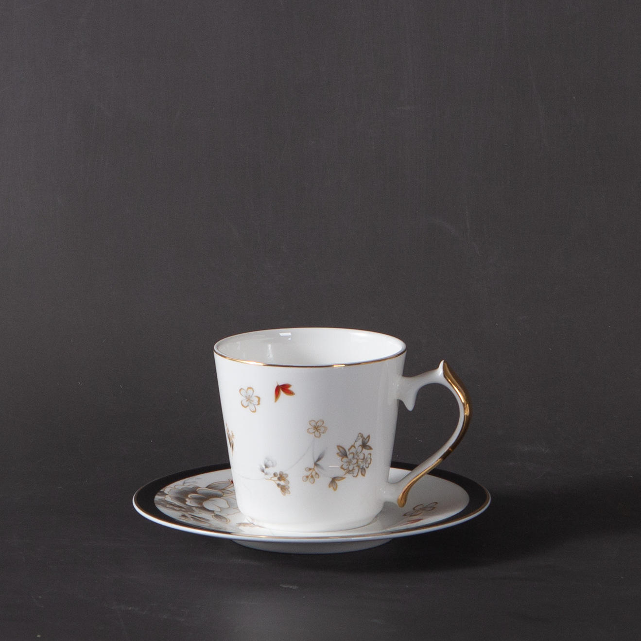 Tea cup with saucer
