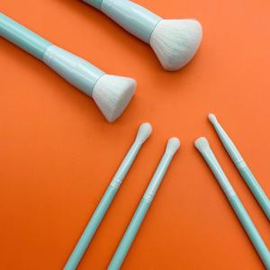 Ensemble de 6 pinceaux de maquillage en poils synthétiques avec manche en bois, pinceau plat et pinceau éventail pour le visage, les yeux, le correcteur, le fond de teint et l'application du rasoir - Product Image 3