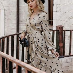 Vestido midi acampanado con cuello en V, estampado de corazones, volantes y lazo lateral, de manga larga y corte regular, al por mayor - Product Image 3