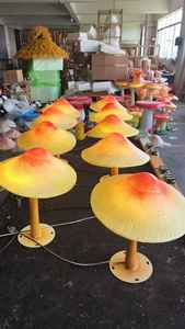 Lampe décorative en forme de champignon pour cours, pelouses et installations artistiques extérieures - Product Image 1