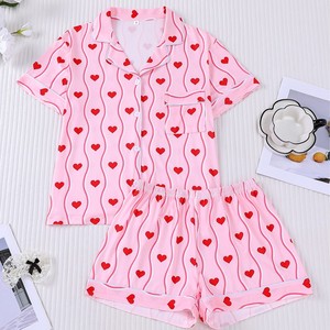 Conjunto <span class=keywords><strong>de</strong></span> Pijama <span class=keywords><strong>de</strong></span> Manga Corta con Estampado <span class=keywords><strong>de</strong></span> Corazones Rosados para Mujer, Ropa <span class=keywords><strong>de</strong></span> Dormir <span class=keywords><strong>de</strong></span> Satén para <span class=keywords><strong>el</strong></span> Día <span class=keywords><strong>de</strong></span> San Valentín, Conjunto <span class=keywords><strong>de</strong></span> Shorts Románticos y Lindos - Product Image 1