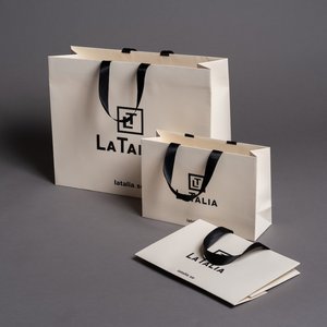 <span class=keywords><strong>Sac</strong></span> cadeau en papier de luxe imprimé sur mesure avec poignée en ruban de satin <span class=keywords><strong>noir</strong></span>, emballage de luxe pour cosmétiques - Product Image 1