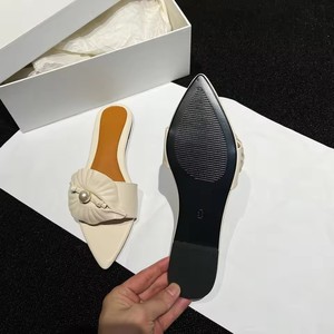 Pantofole basse da <span class=keywords><strong>donna</strong></span> con decorazioni a fiori e perle vendita calda 2025 estate nuovi sandali da spiaggia casual da <span class=keywords><strong>donna</strong></span> - Product Image 6