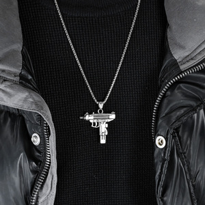 Collar con colgante de pistola subfusil Uzi, estilo hip-hop occidental popular, collar único con diseño de ametralladora de la cultura urbana, joyería de acero de titanio de Dongguan - Product Image 3