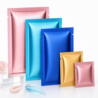 Pochettes plates métallisées brillantes personnalisées à trois soudures latérales pour l'emballage d'échantillons cosmétiques